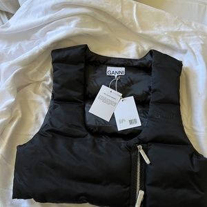 GANNI SUPER CROPPED  BLACK PUFFY VEST WITH SCOOP NECK SIZE MEDIUM NWT